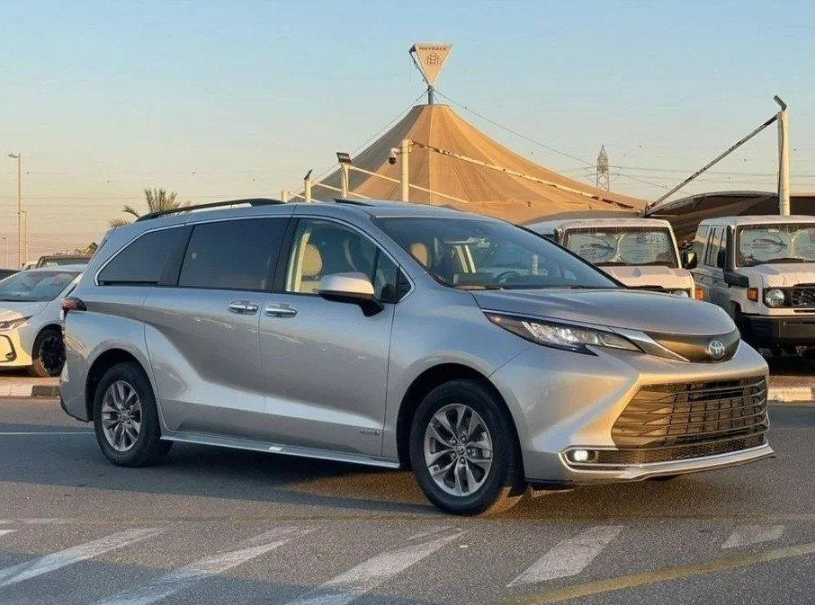 Toyota Sienna for Hire Dubai